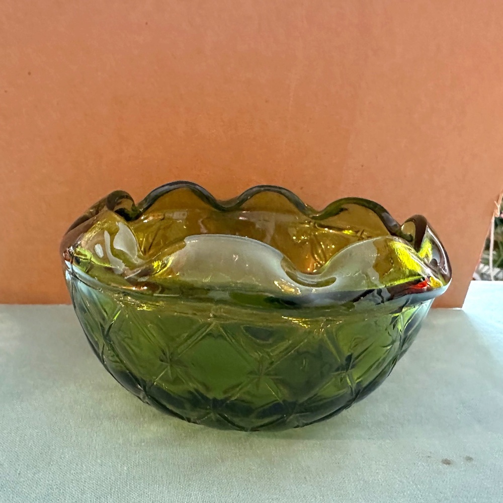 Vintage Indiana Glass Diamond Rose Bowl